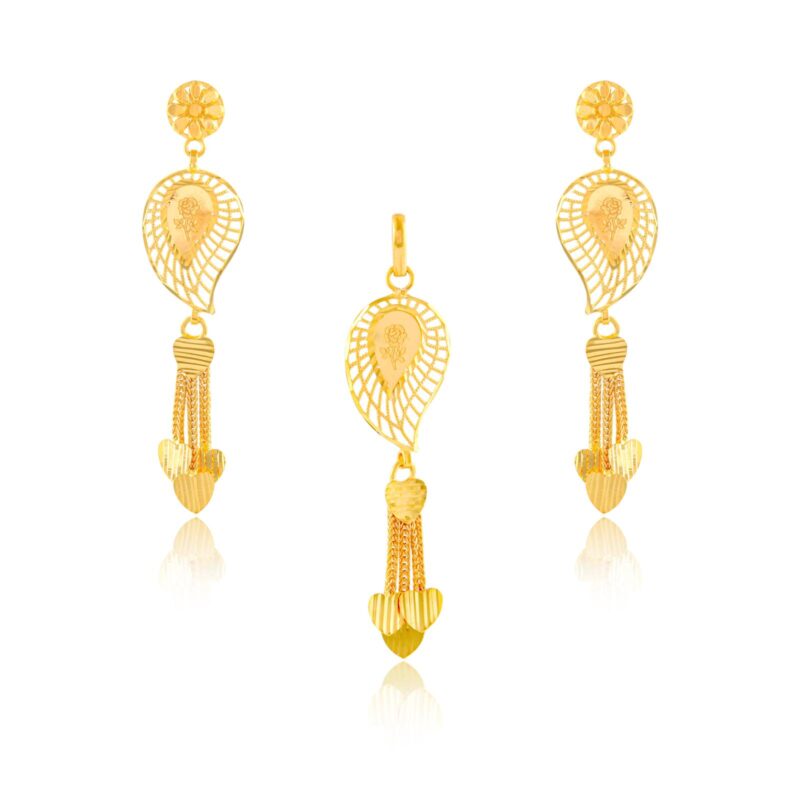 Stand Out with Our 22kt Gold Pendant Set Selection