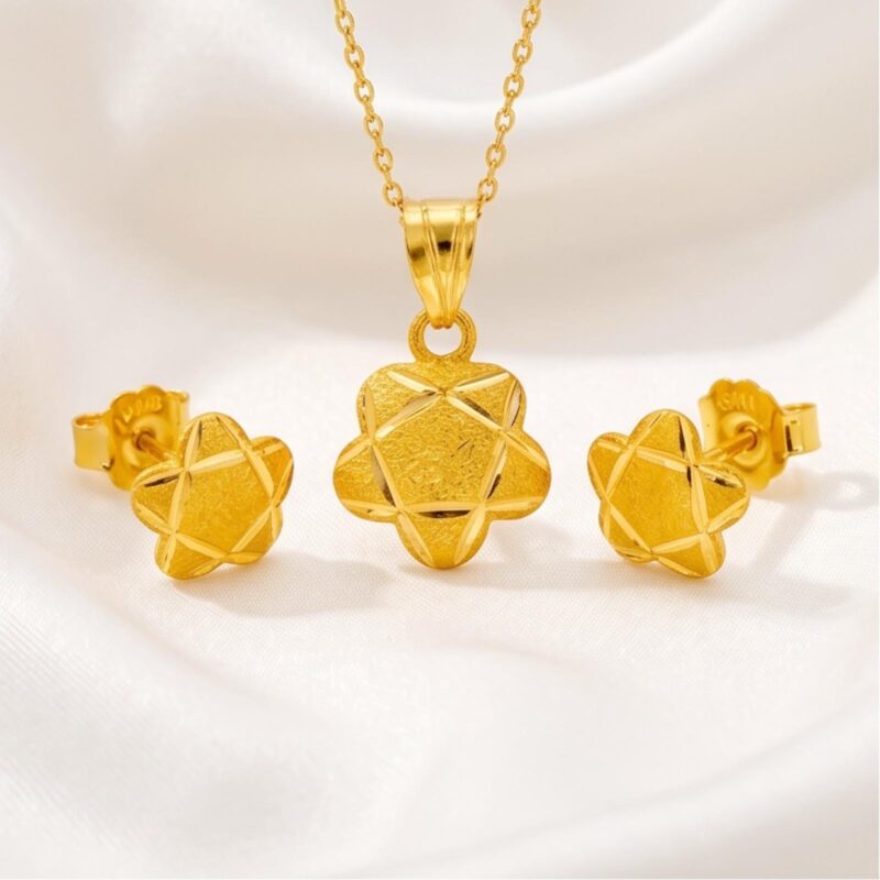 Bafleh Jewellery 21K Gold Flower Pendant and Stud Earring Set