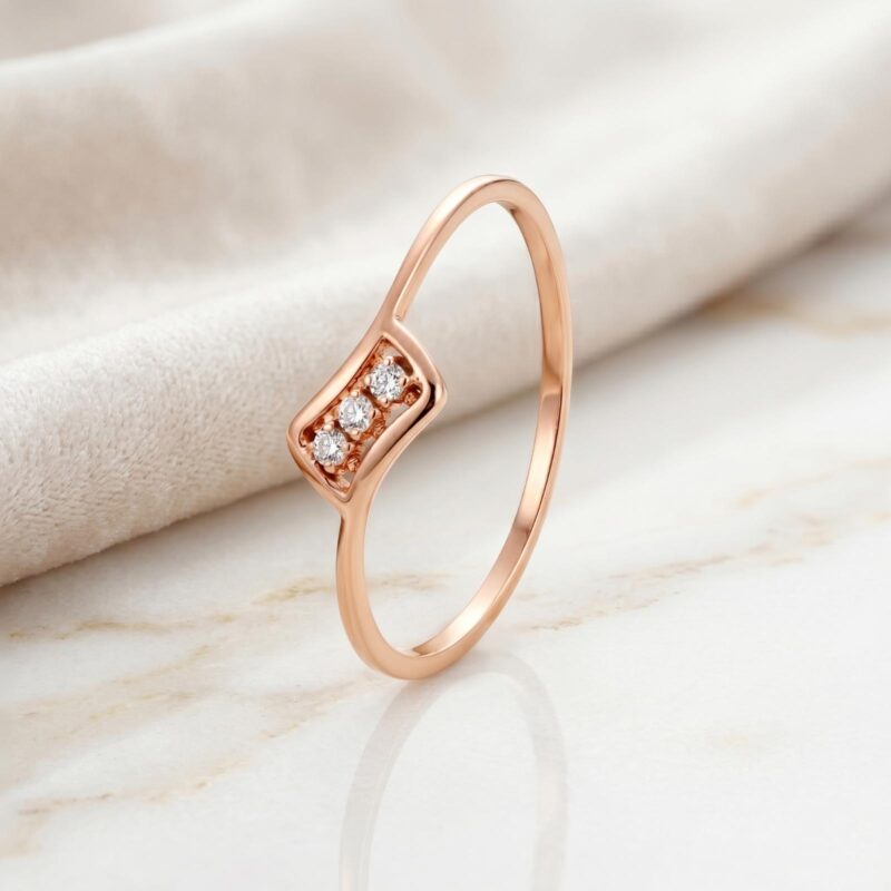 Minimalist Beauty: Light & Chic Rose Gold Diamond Rings for Every Day