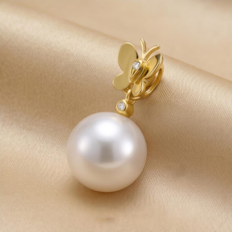 Discover Timeless Beauty with an 18K Gold Diamond Pearl Pendant