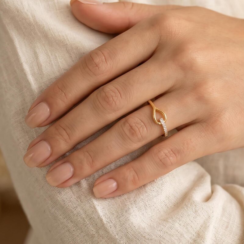 Alternative view of Elegant 18K Yellow Gold Ring with Natural Diamond & IDT Certification