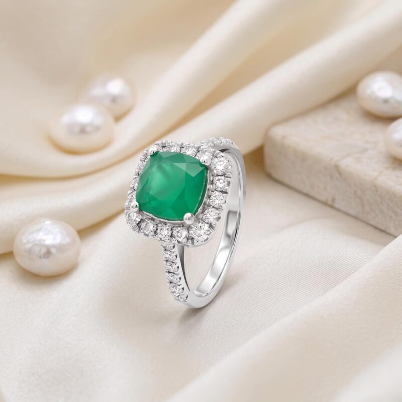 Timeless Emerald Brilliance | 18K Gold Ring Crafted with Natural Diamonds
