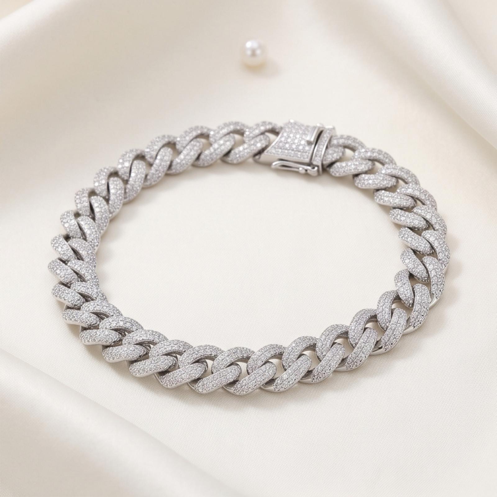 Sophisticated 18K Gold and Diamond Bracelet Designed to Elevate Every Jewellery Collection - Image 4