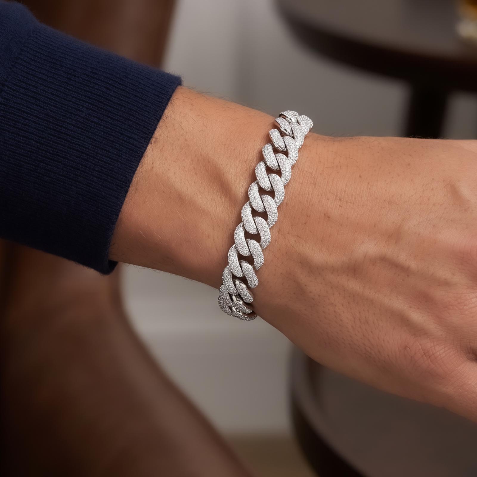 Sophisticated 18K Gold and Diamond Bracelet Designed to Elevate Every Jewellery Collection - Image 3