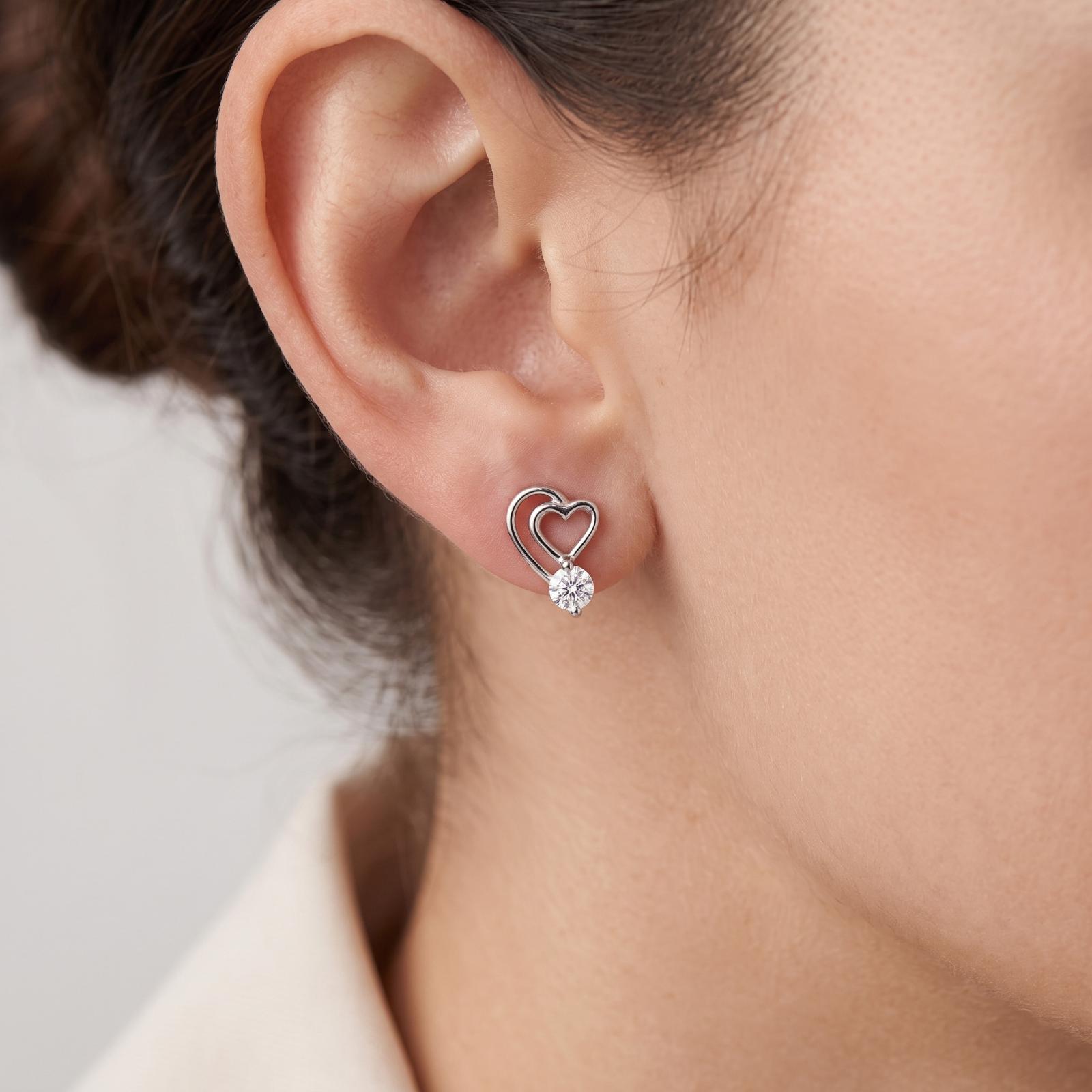 18K Gold Diamond Stud Earrings for Women Featuring Timeless Style and Sophisticated Diamond Elegance - Image 3