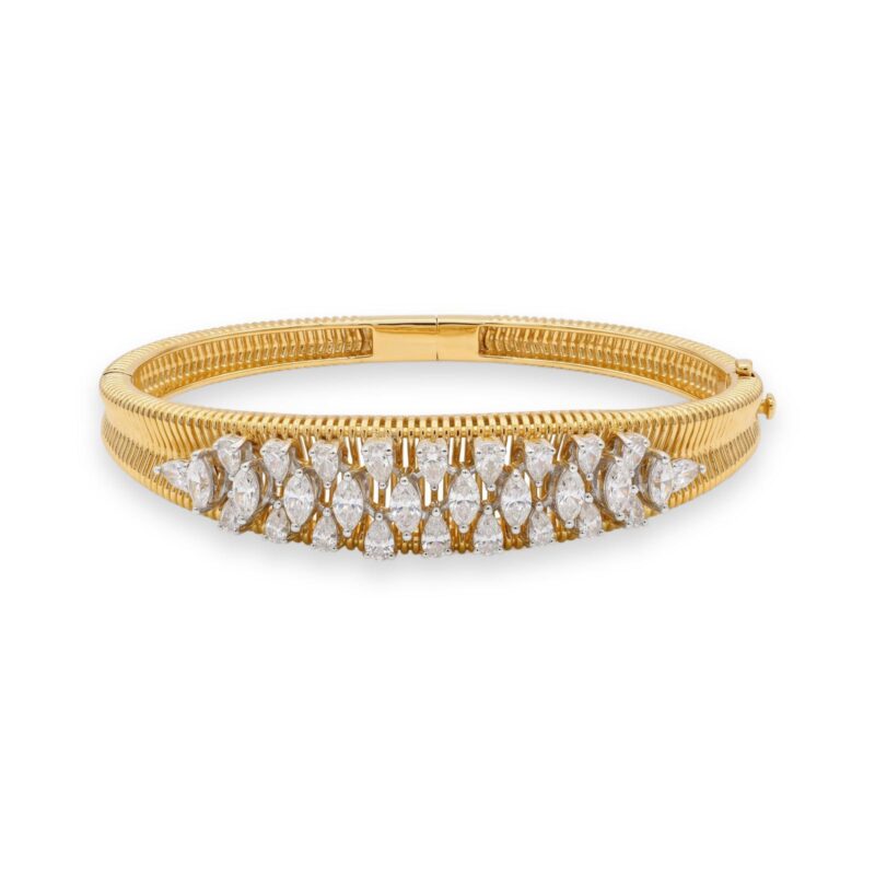 Exquisite Diamond Bangle in Luxurious Gold Featuring Brilliant Diamond Accents for a Graceful and Elegant Look at Bafleh Jewellery