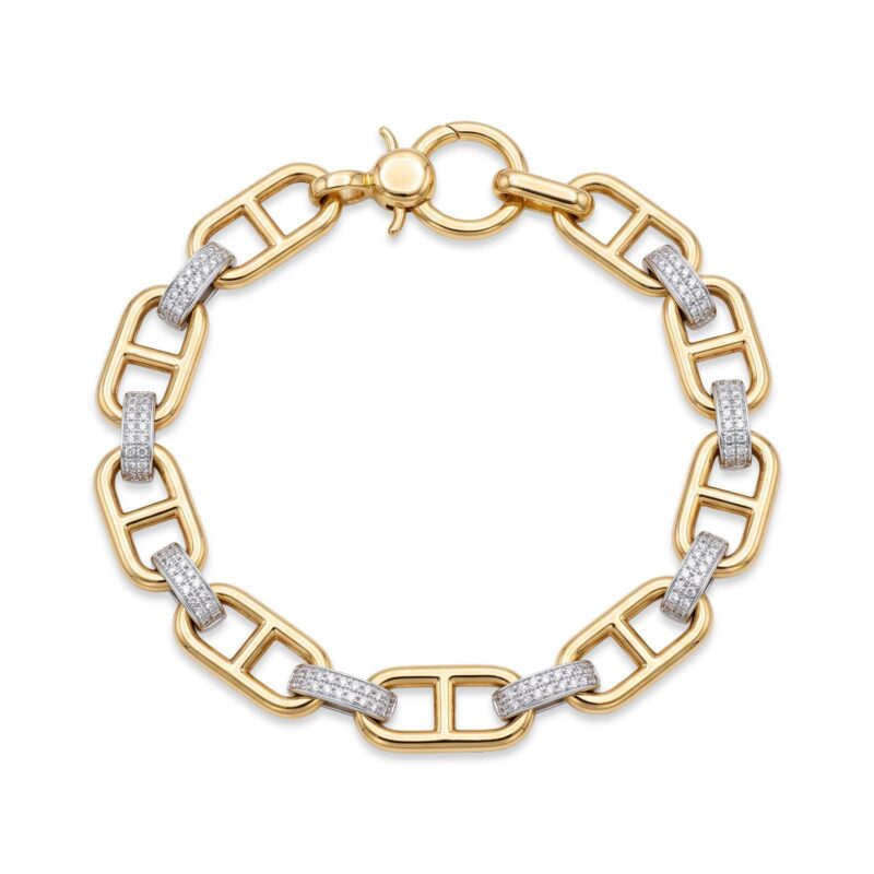 18K Gold and Diamond Bracelet with Elegant Detailing for a Distinctive Luxury Look
