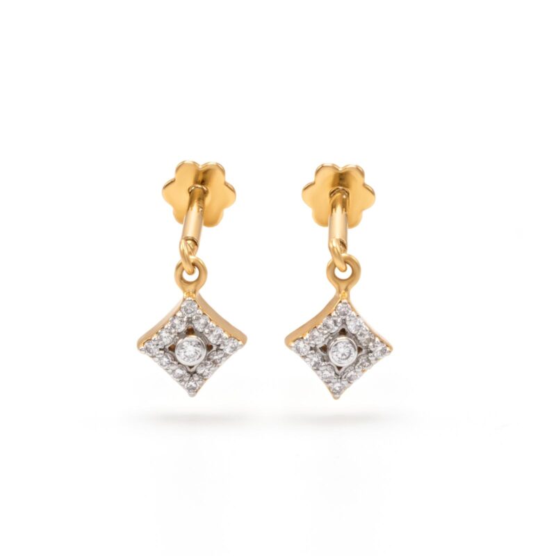 18K Gold Diamond Stud Earrings Combining Classic Sophistication with Brilliant Diamond Craftsmanship