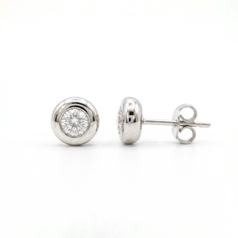 Stunning Natural Diamond Earrings in 18K Gold