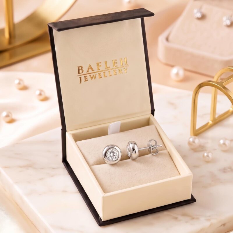 Alternative view of Stunning Natural Diamond Earrings in 18K Gold