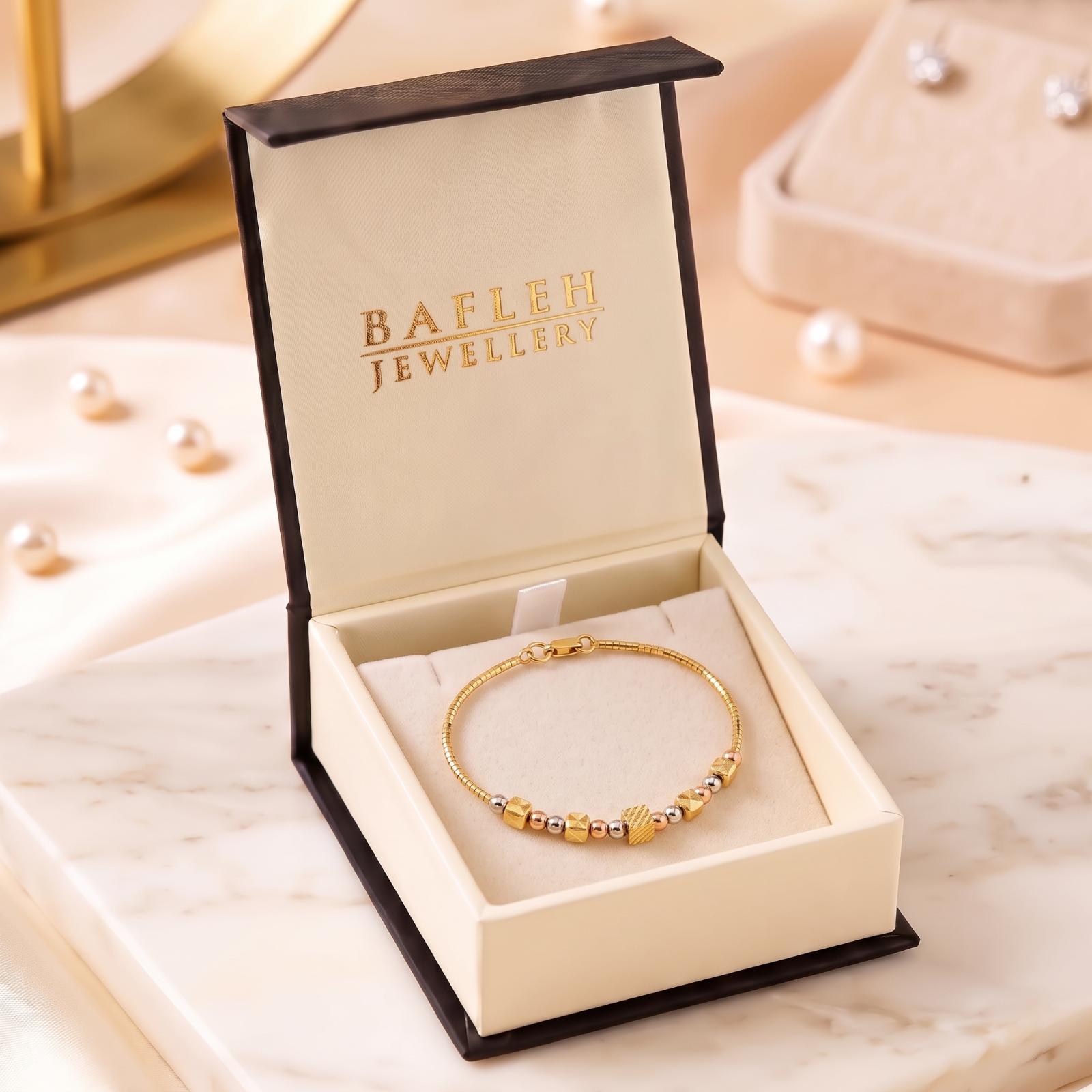 Exquisite 18K Gold Bangle Designed with Elegant Details for a Luxurious and Refined Look - Image 7