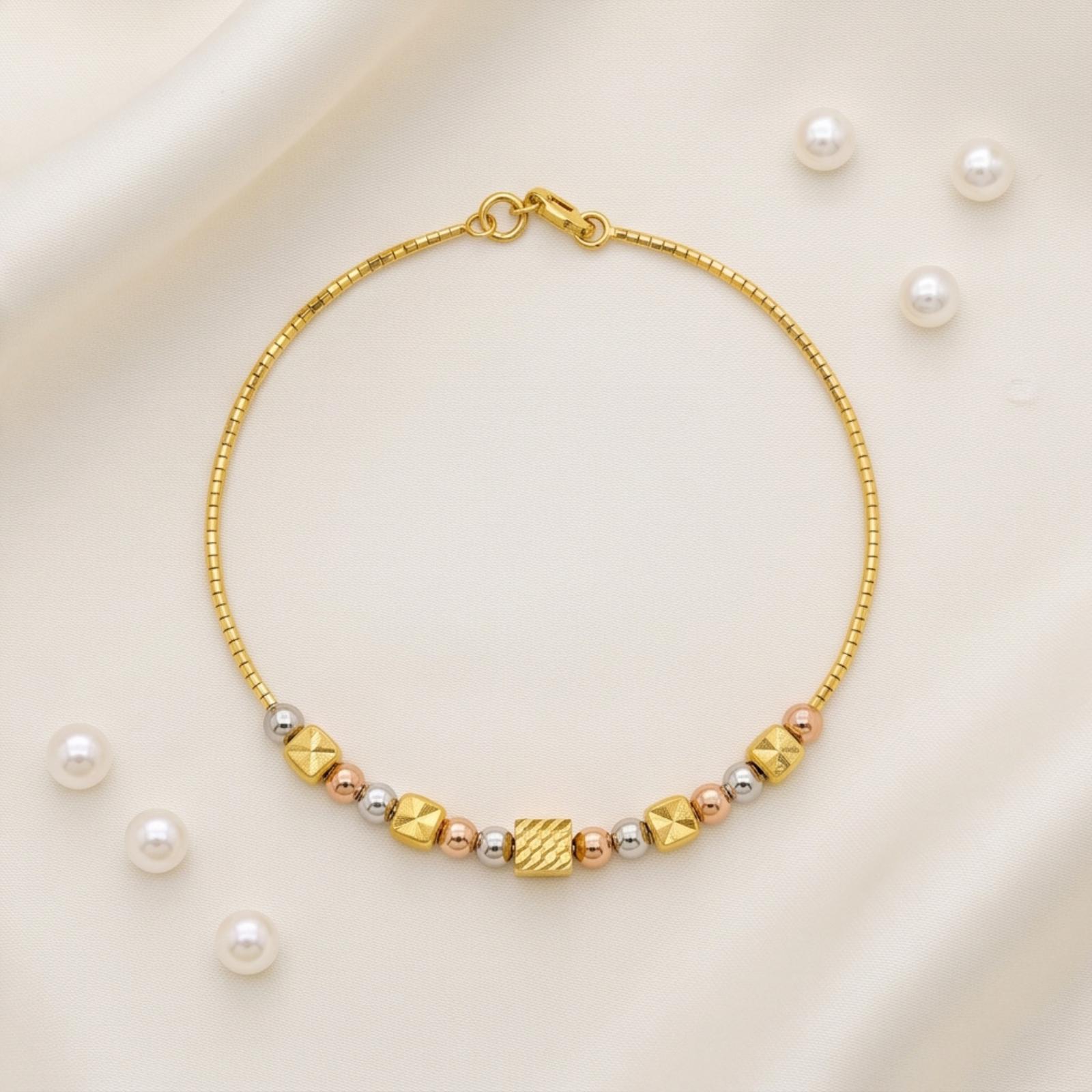 Exquisite 18K Gold Bangle Designed with Elegant Details for a Luxurious and Refined Look - Image 4