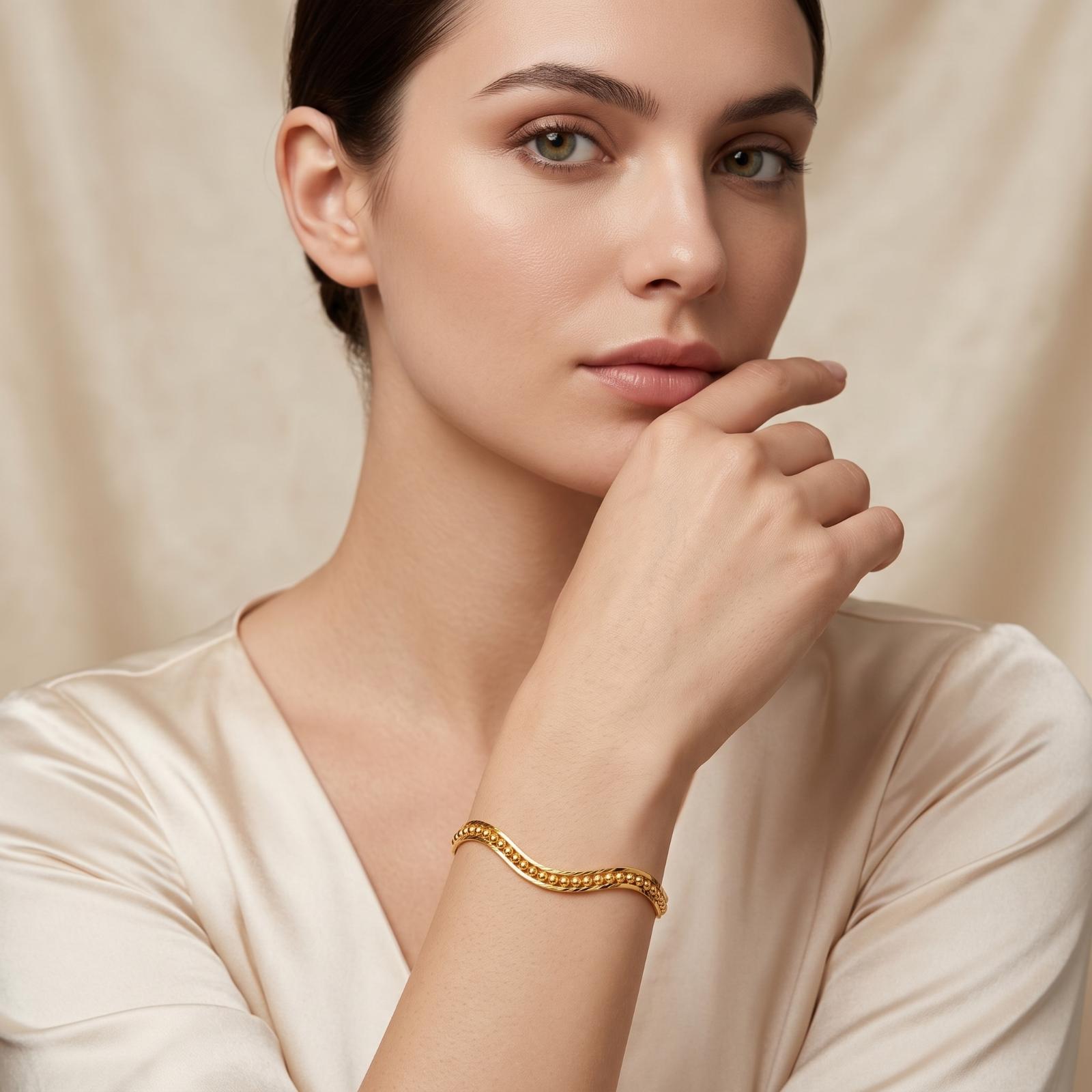 Premium 18K Gold Bangle Featuring an Elegant Design Perfect for Everyday Luxury and Special Occasions - Image 3