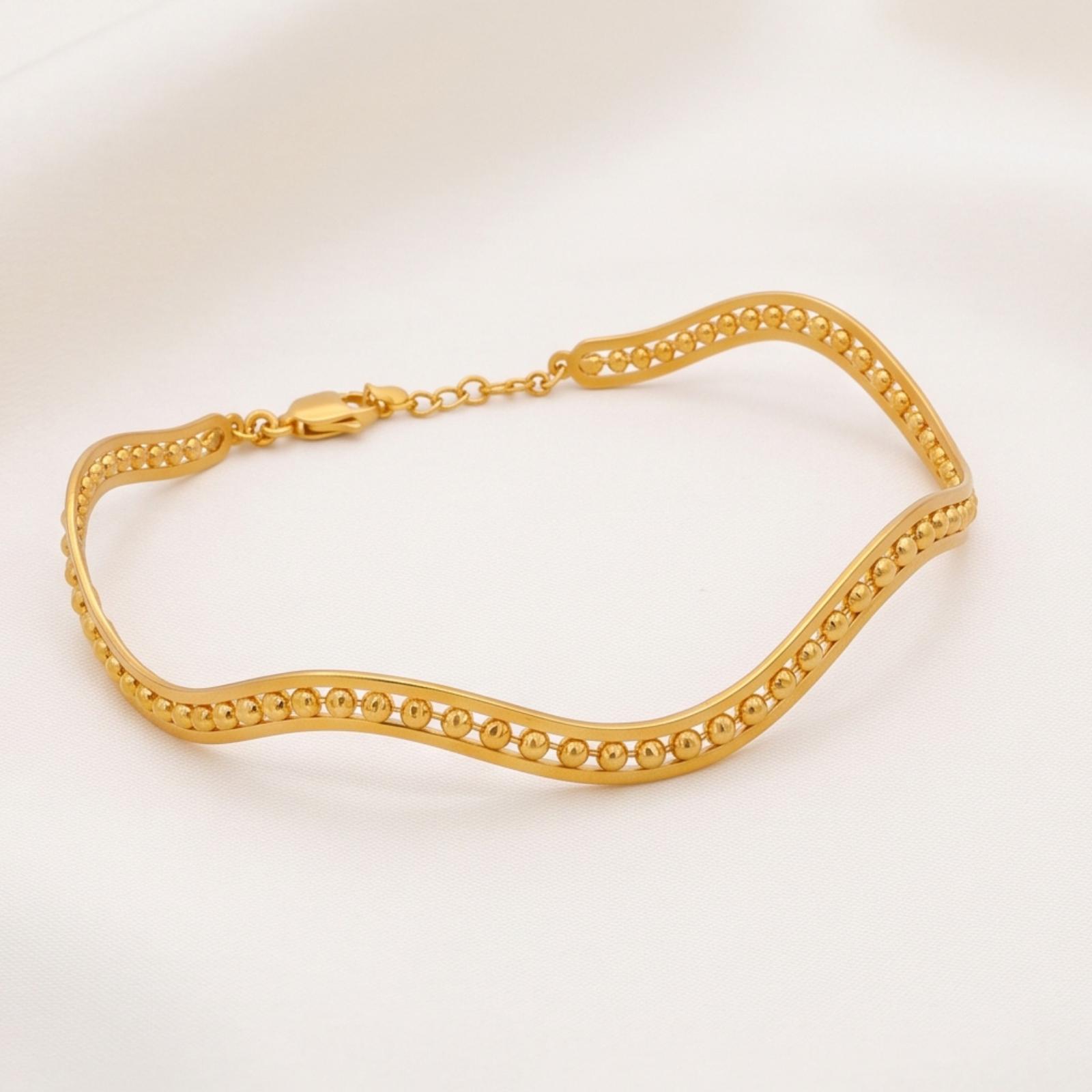 Premium 18K Gold Bangle Featuring an Elegant Design Perfect for Everyday Luxury and Special Occasions - Image 5