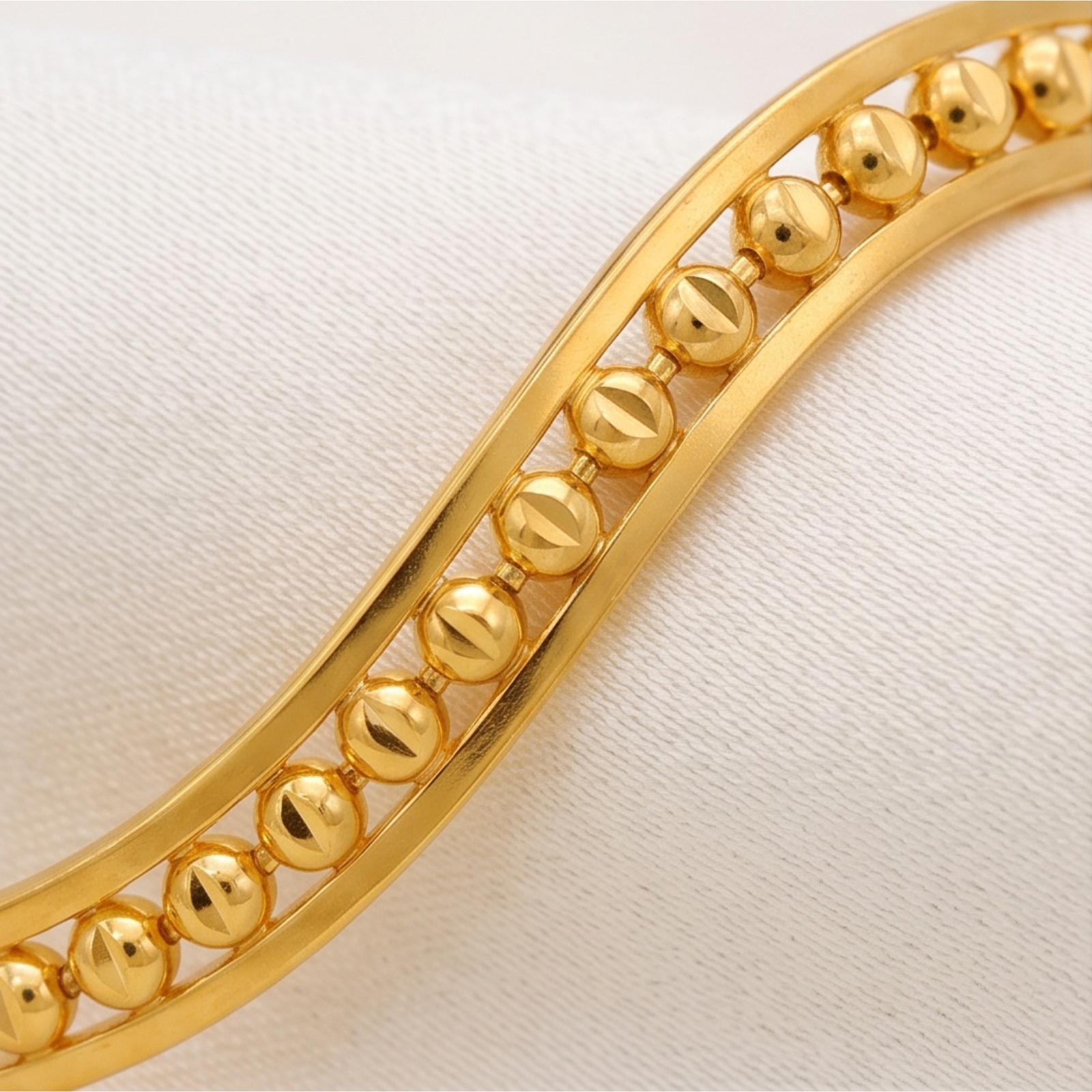 Premium 18K Gold Bangle Featuring an Elegant Design Perfect for Everyday Luxury and Special Occasions - Image 2