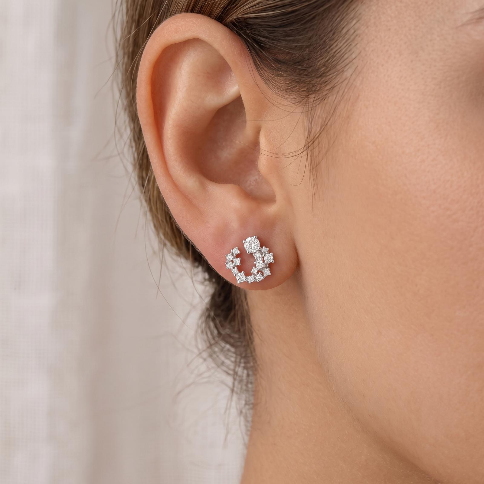 Luxury 18K Gold Diamond Stud Earrings Crafted with Elegant Design and Exceptional Diamond Brilliance - Image 3