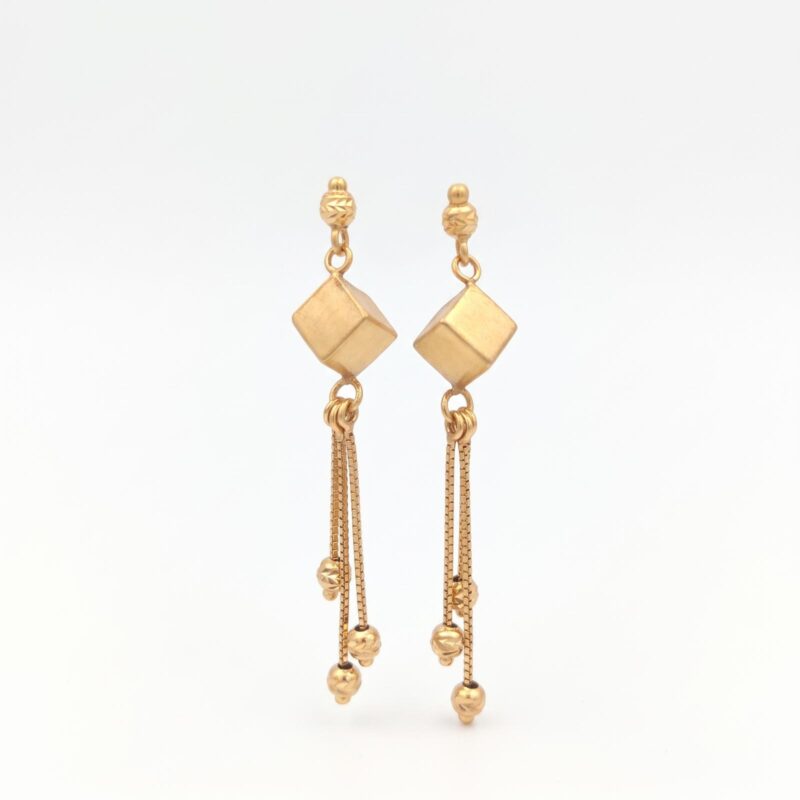 Exquisite 18K Gold Hanging Earrings Crafted for Timeless Elegance
