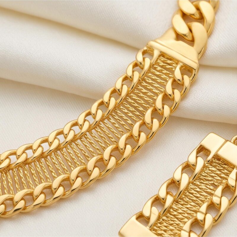 Alternative view of Elegant 18K Gold Necklace Set Crafted with Timeless Beauty and Sophisticated Details by Bafleh Jewellery