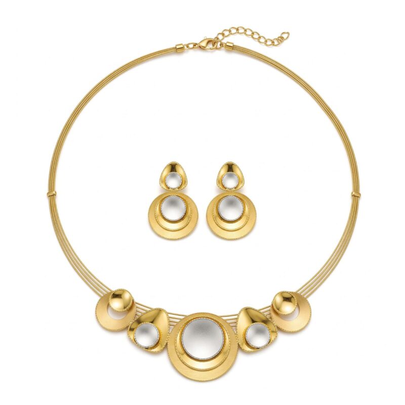 Beautifully Crafted 18K Gold Necklace Set Featuring Elegant Design and Exceptional Gold Craftsmanship by Bafleh Jewellery