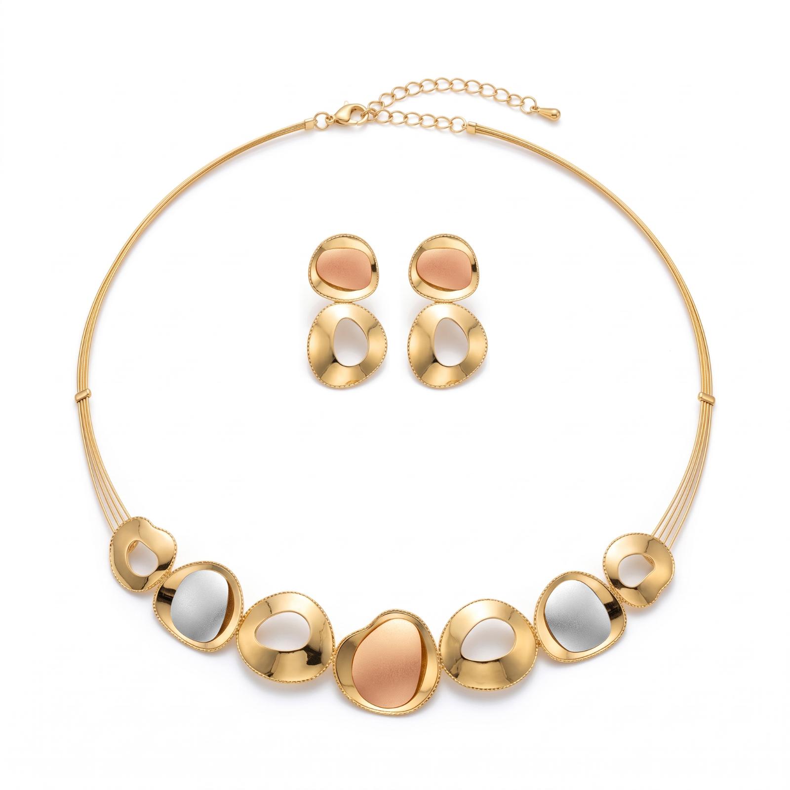 Luxury 18K Gold Necklace Set Designed with Refined Details and Elegant Craftsmanship for Every Special Celebration by Bafleh Jewellery