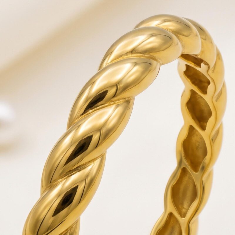 Alternative view of Elegant 18K Gold Bangle Jewellery Featuring Fine Craftsmanship and Timeless Design for a Luxurious Look