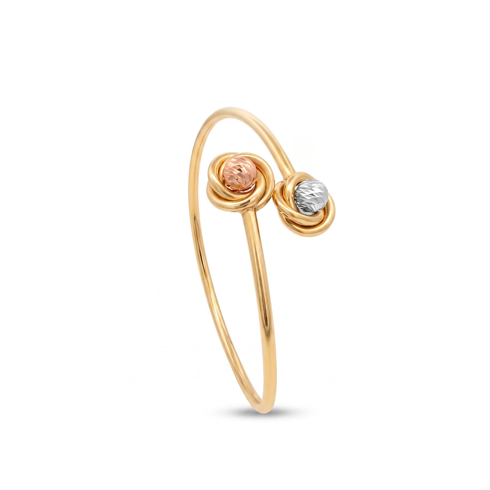 Premium 18K Gold Bangle with an Intricate Design and Luxurious Finish for a Graceful Statement