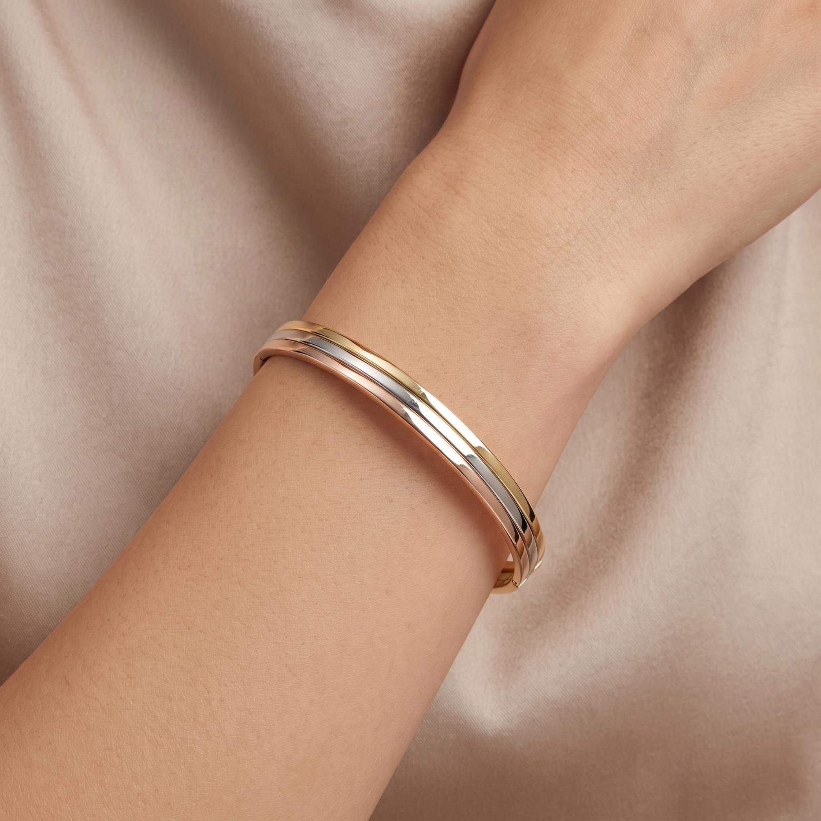 Timeless 18K Gold Bangle Showcasing Fine Craftsmanship and Elegant Gold Jewellery Design at Bafleh Jewellery - Image 2