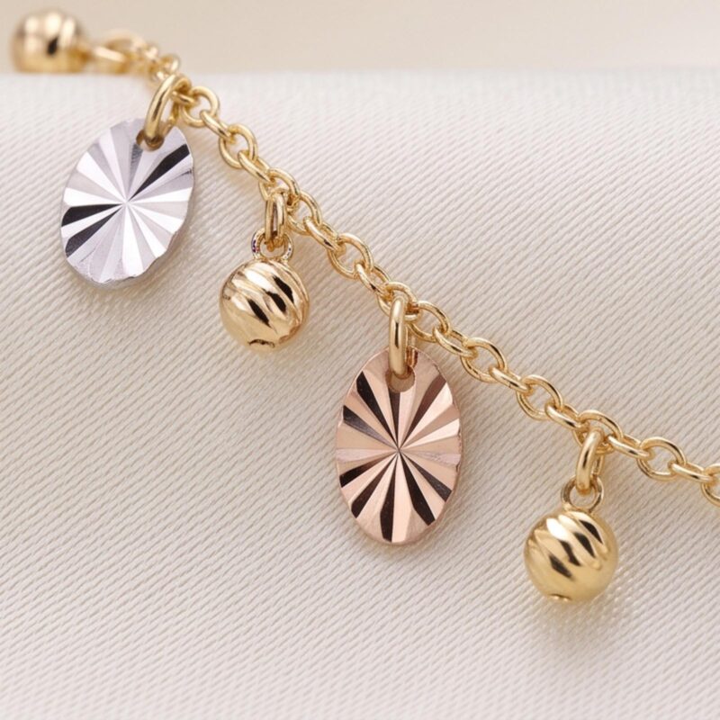 Alternative view of Elegant 18K Gold Necklaces with Sophisticated Designs for a Graceful and Stylish Look at Bafleh Jewellery Dubai