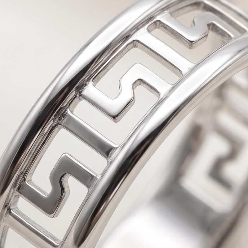 Alternative view of Exquisite 18K Gold Ring with Elegant Craftsmanship and Contemporary Appeal for a Refined Jewellery Collection at Bafleh Jewellery