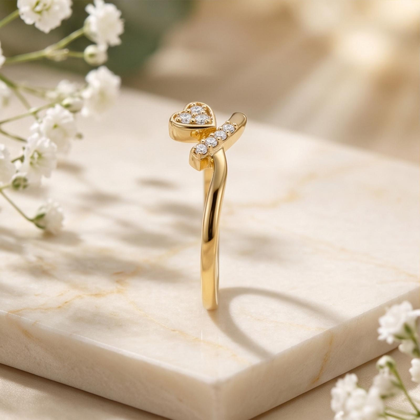 Chic Lightweight 18K Gold Ring With Timeless Natural Diamond Brilliance - Image 4