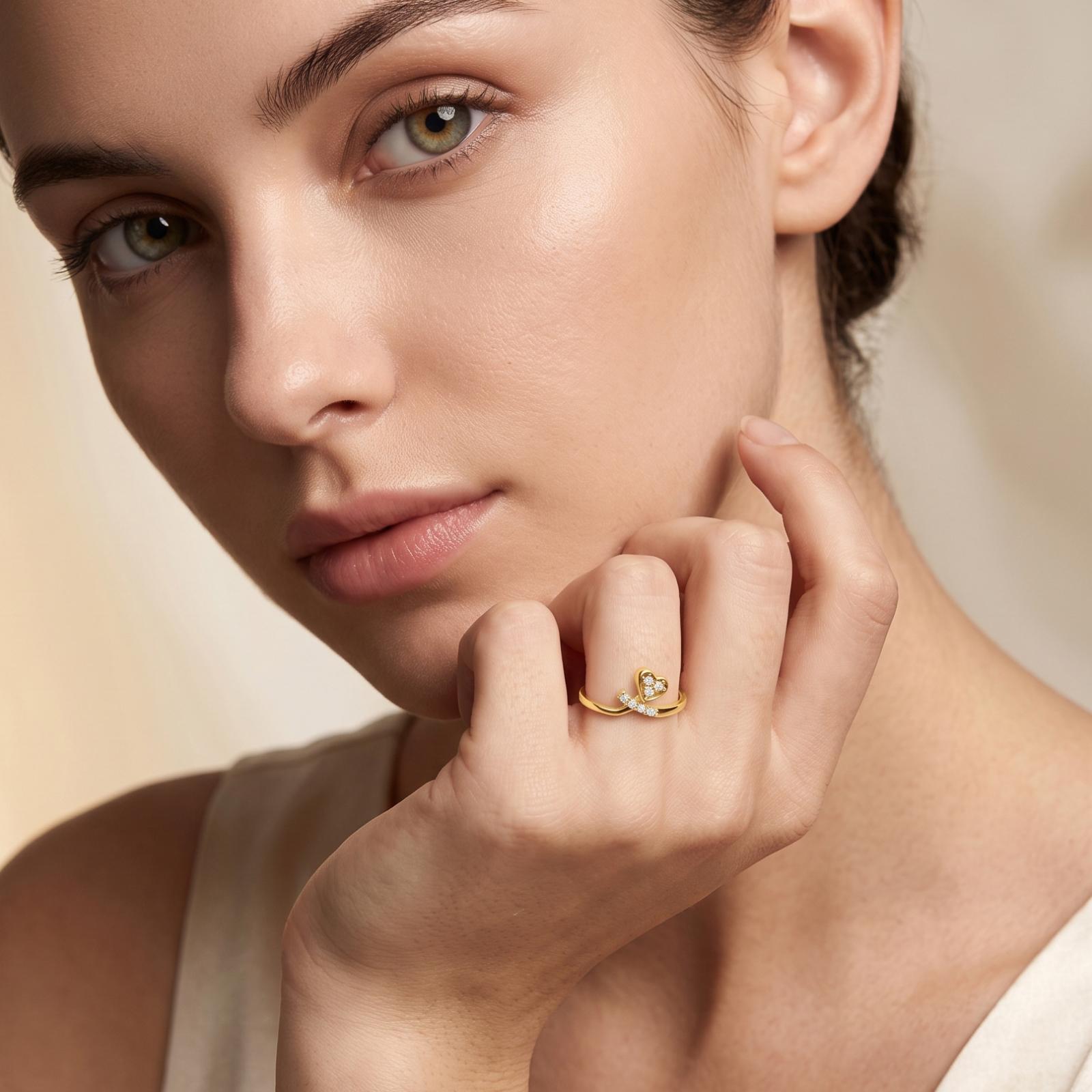 Chic Lightweight 18K Gold Ring With Timeless Natural Diamond Brilliance - Image 3