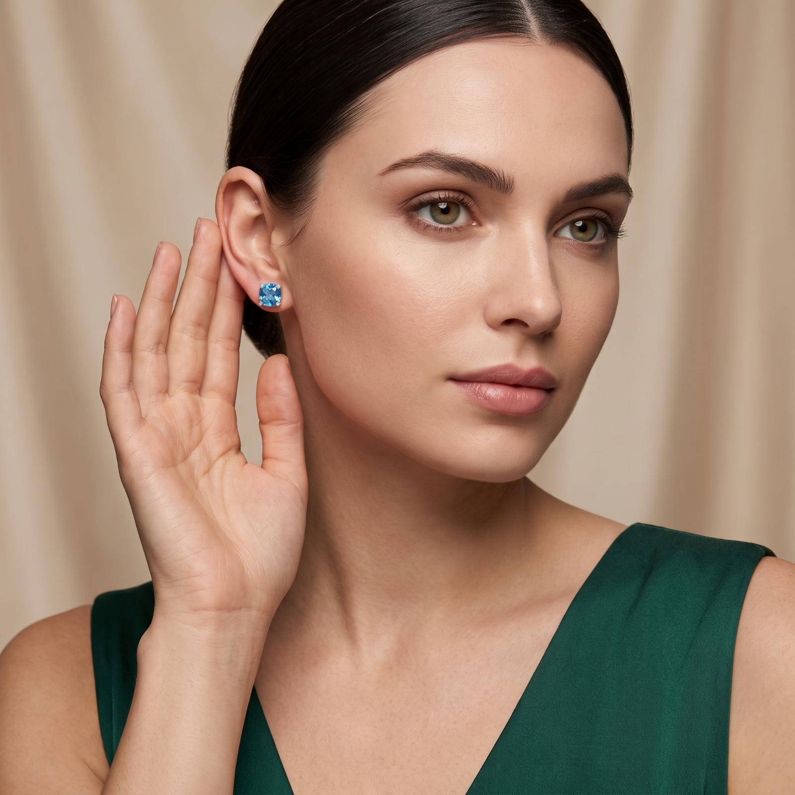Elegant Natural Diamond Earrings in 18K Gold - Image 3