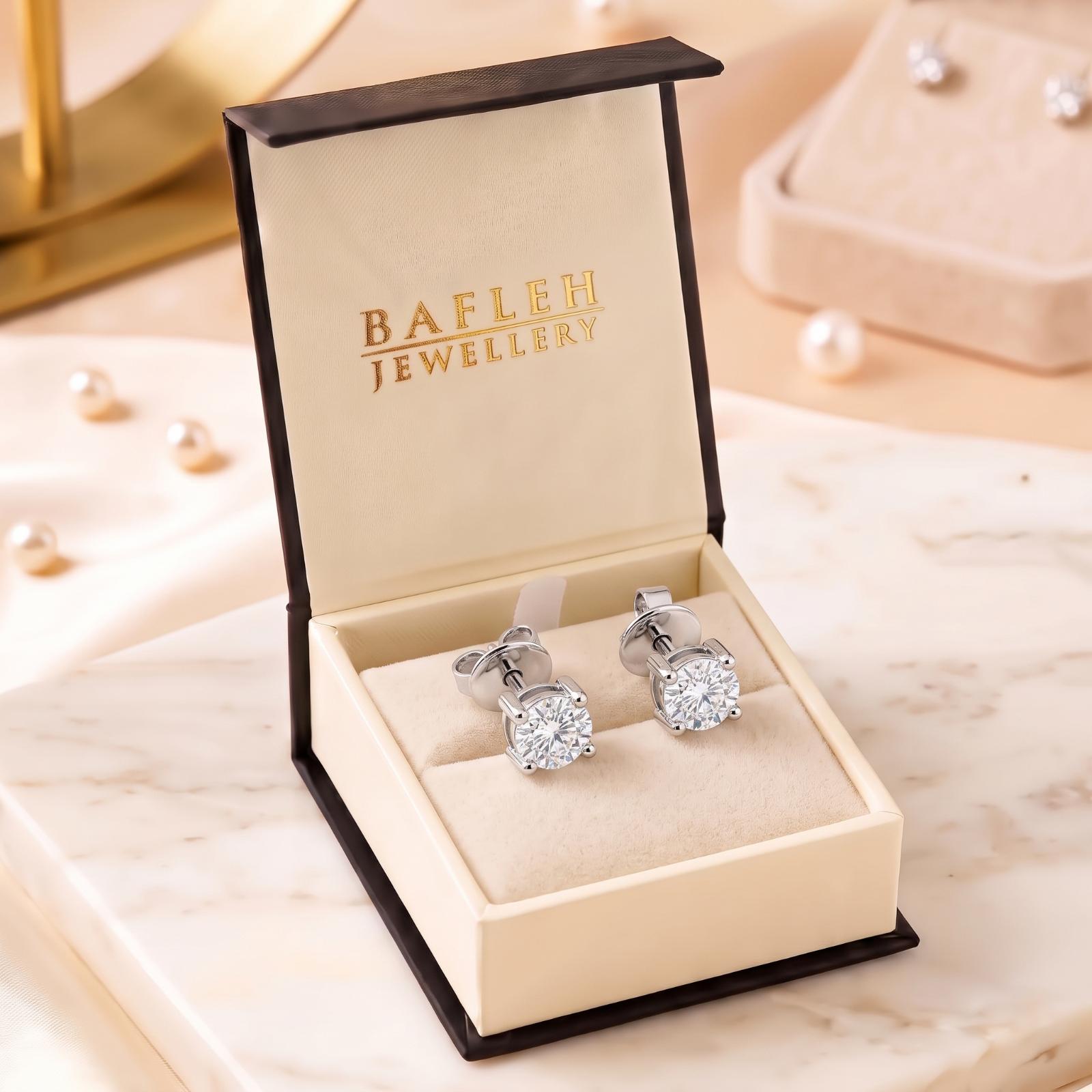 Elegant 18K Gold & Natural Diamond Earrings - Image 7