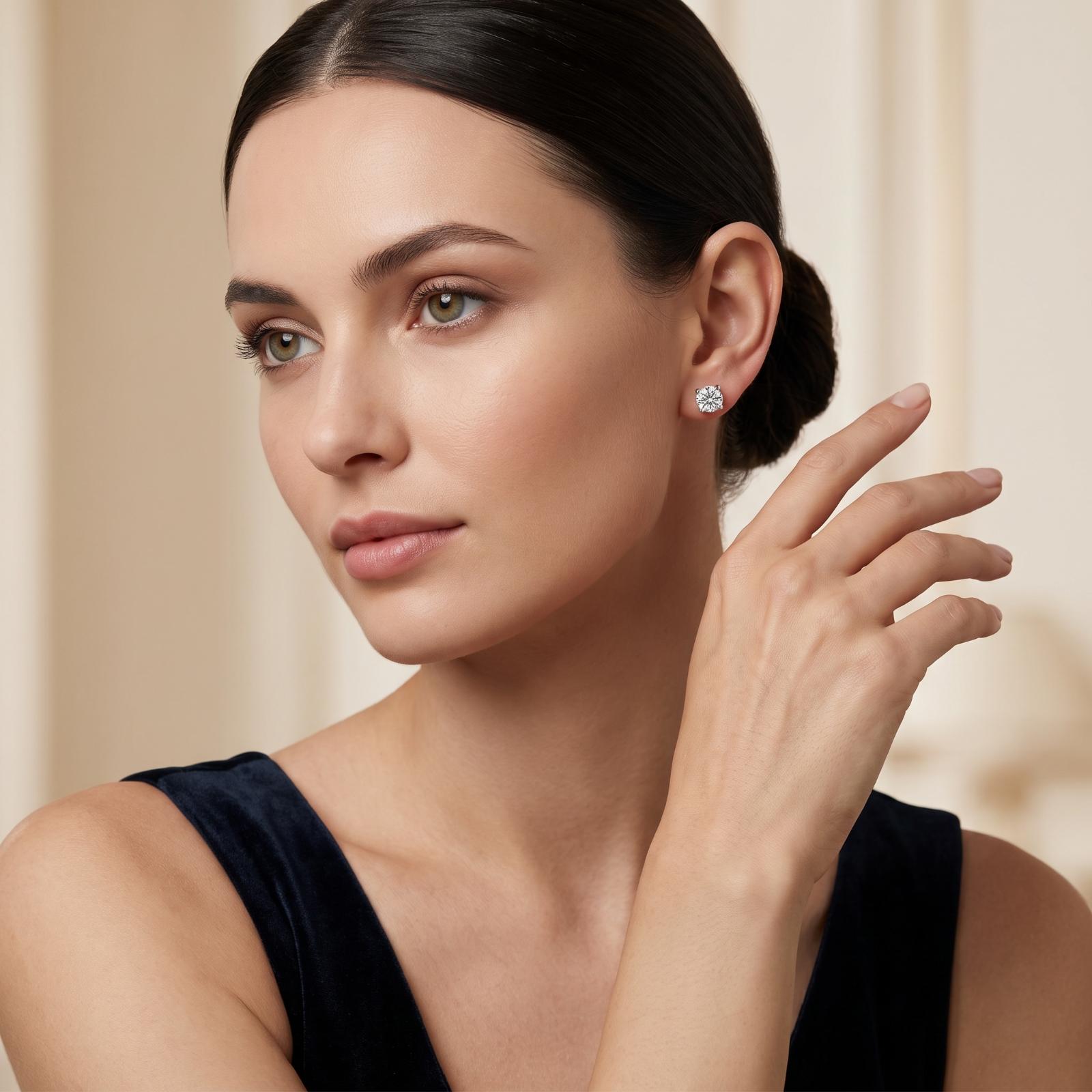 Beautiful 18K Gold & Natural Diamond Earrings - Image 3
