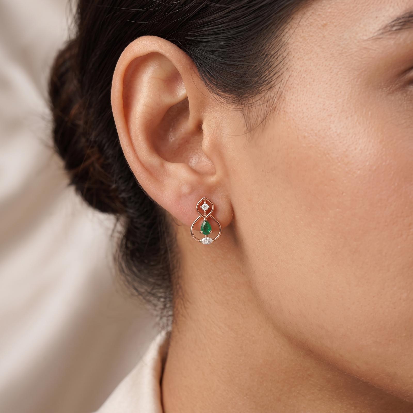 Timeless Emerald Radiance with Natural Diamonds in 18K Gold - Image 5