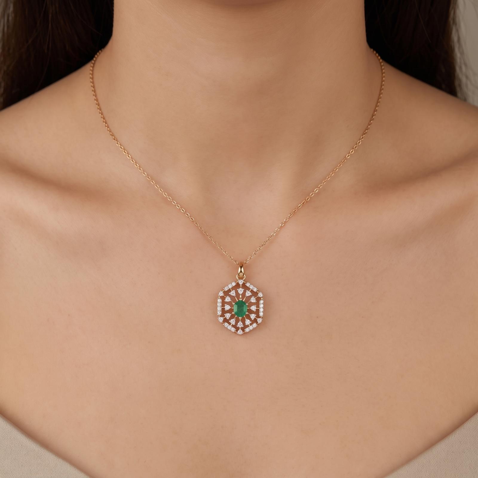 Timeless Natural Emerald & Diamond Elegance in 18K Gold - Image 3
