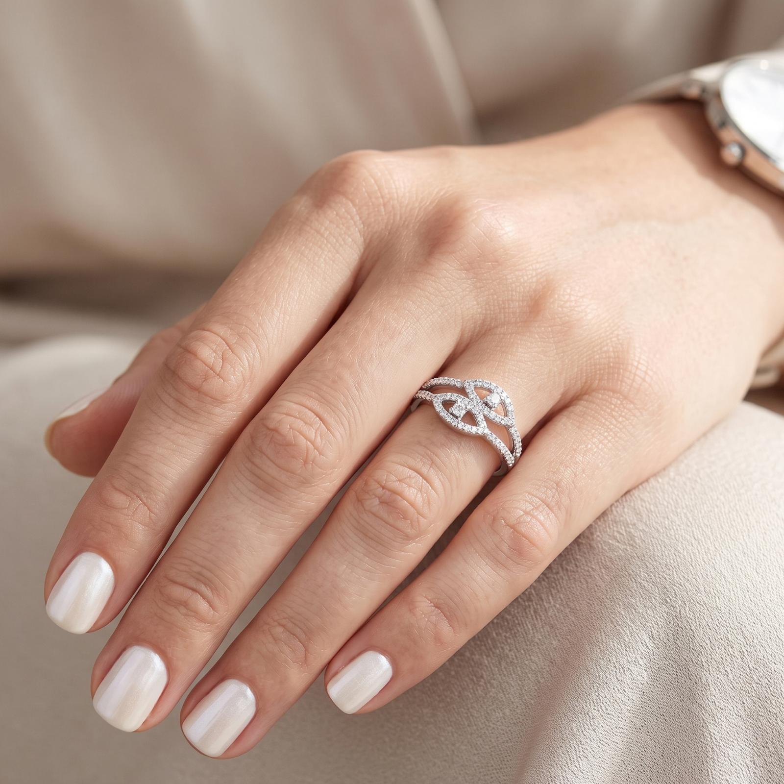 18K Gold Diamond Ring for Special Moments - Image 5