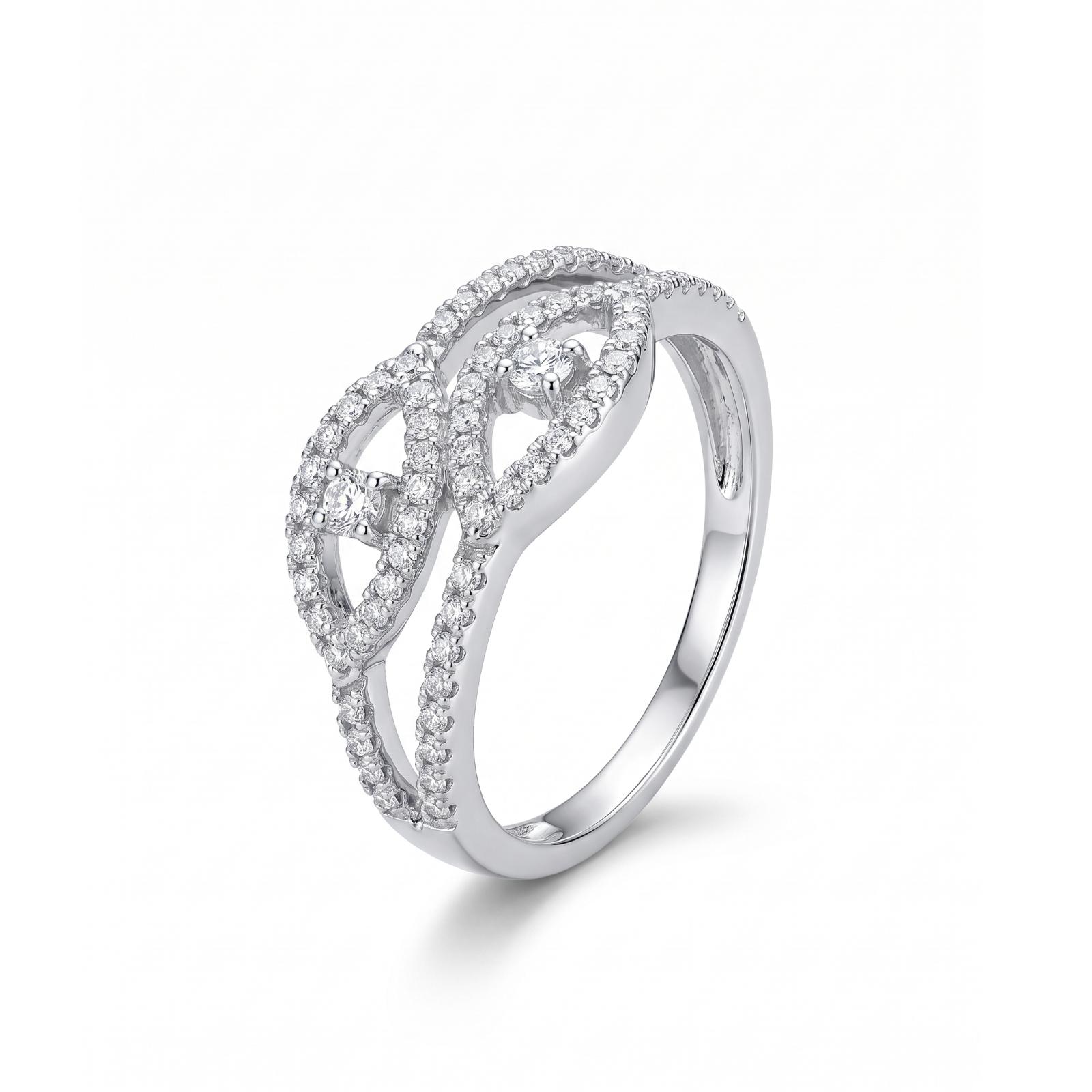 18K Gold Diamond Ring for Special Moments