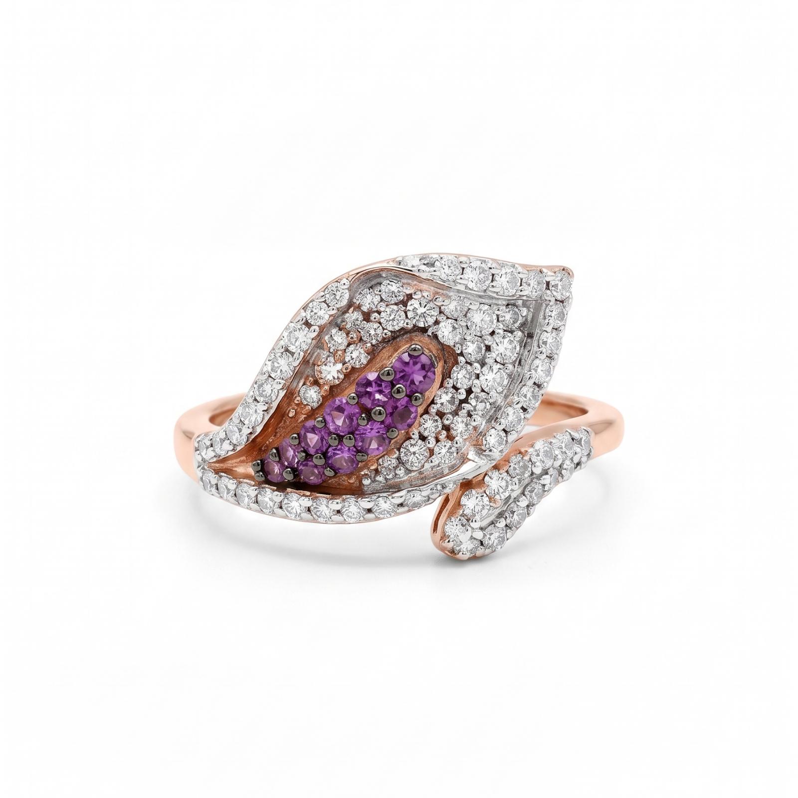 18K Gold Diamond Ring with Timeless Appeal - Image 2