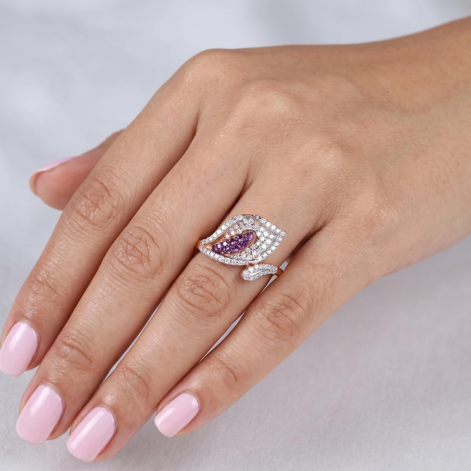 18K Gold Diamond Ring with Timeless Appeal - Image 5