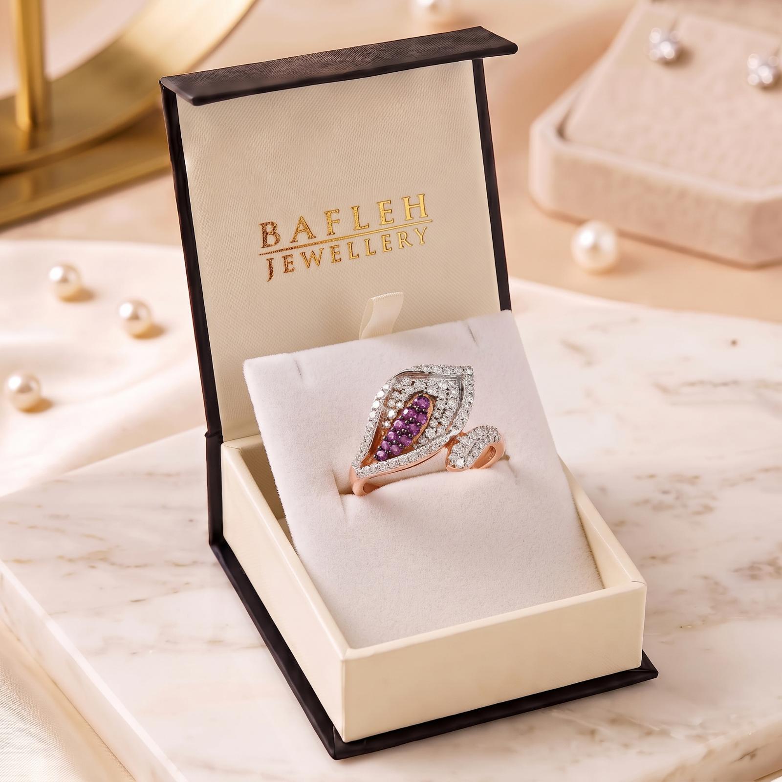18K Gold Diamond Ring with Timeless Appeal - Image 6
