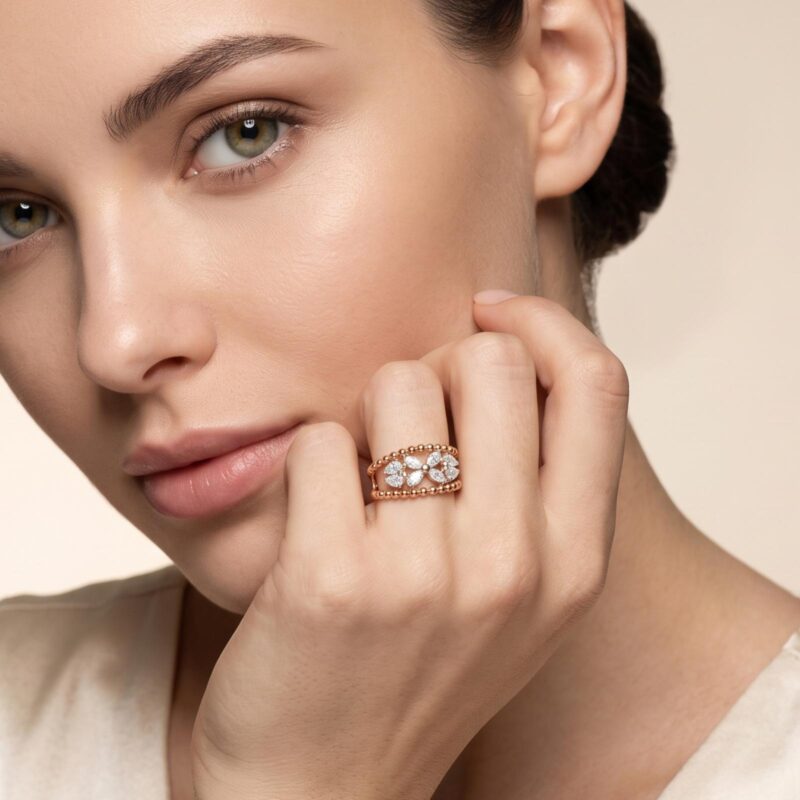 Alternative view of Classic Natural Diamond Ring with Natural Diamond
